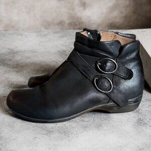 Dansko Faithe womens size 6B (36) black nubuck leather buckle ankle boots